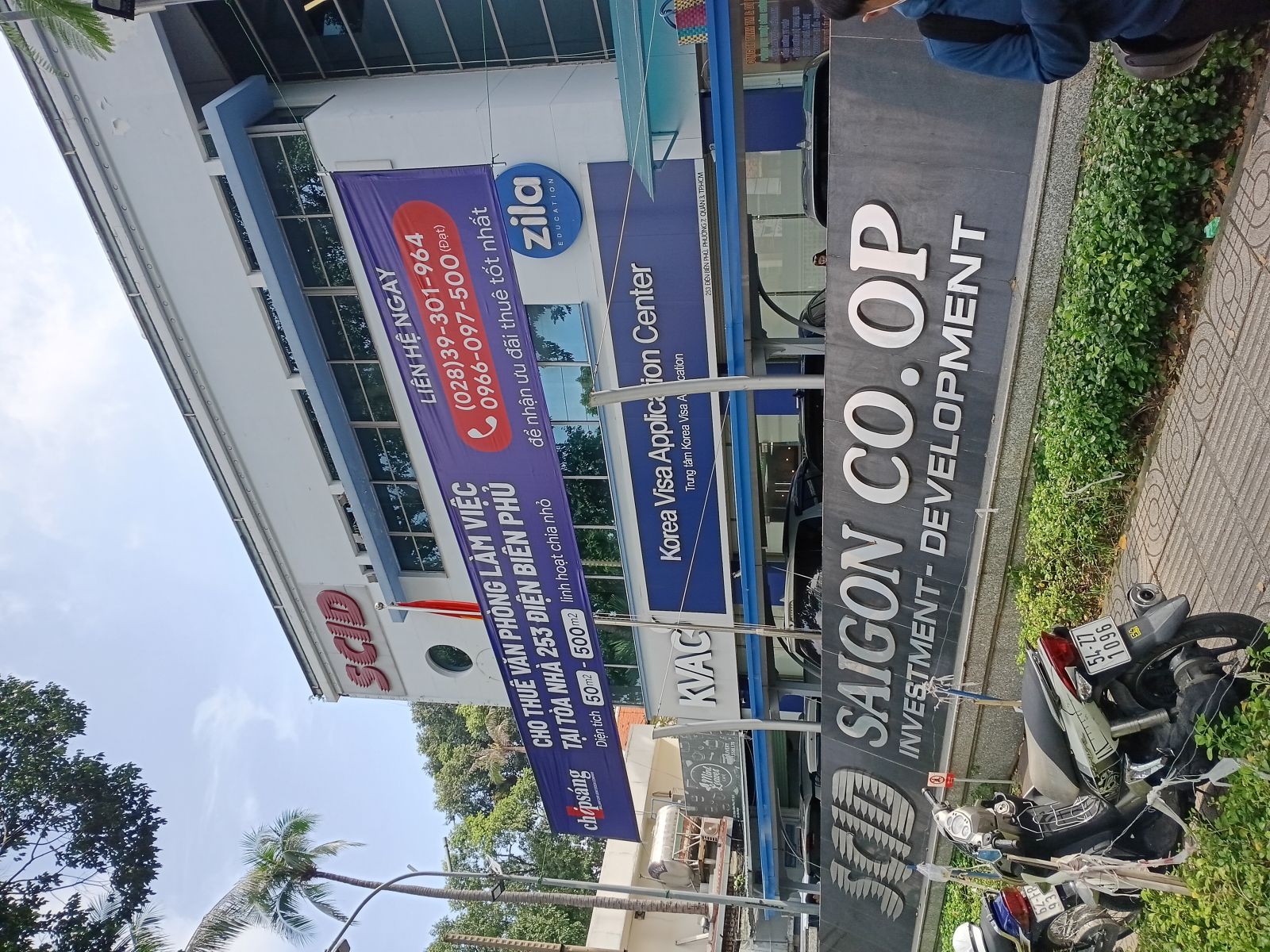 thi cong treo bang ron toa nha