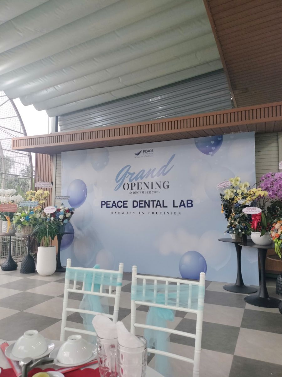 THI CÔNG BACKDROP VÀ STANDEE CHO KHÁCH HÀNG thi cong backdrop va standee cho khach hang